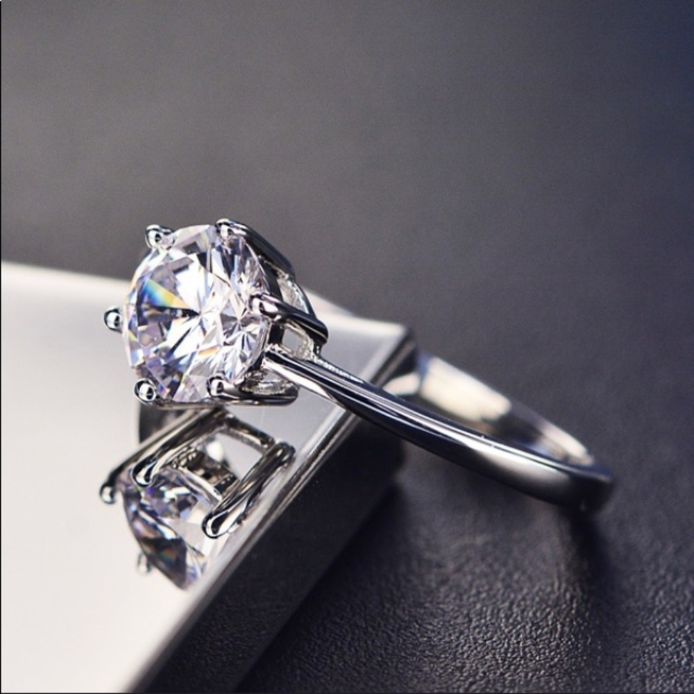 Last 1 🎄💣2CT Cubic Zirconia Solitaire Ring!!❤️💚 - Picture 3 of 8